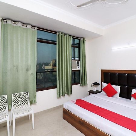 Oyo 24958 Hotel Dayal Belanganj Εξωτερικό φωτογραφία