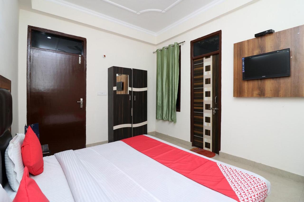 Oyo 24958 Hotel Dayal Belanganj Εξωτερικό φωτογραφία
