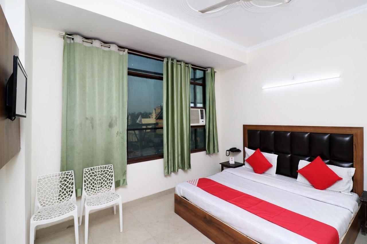 Oyo 24958 Hotel Dayal Belanganj Εξωτερικό φωτογραφία