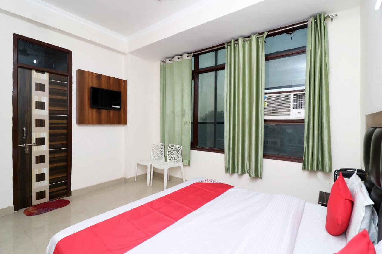 Oyo 24958 Hotel Dayal Belanganj Εξωτερικό φωτογραφία